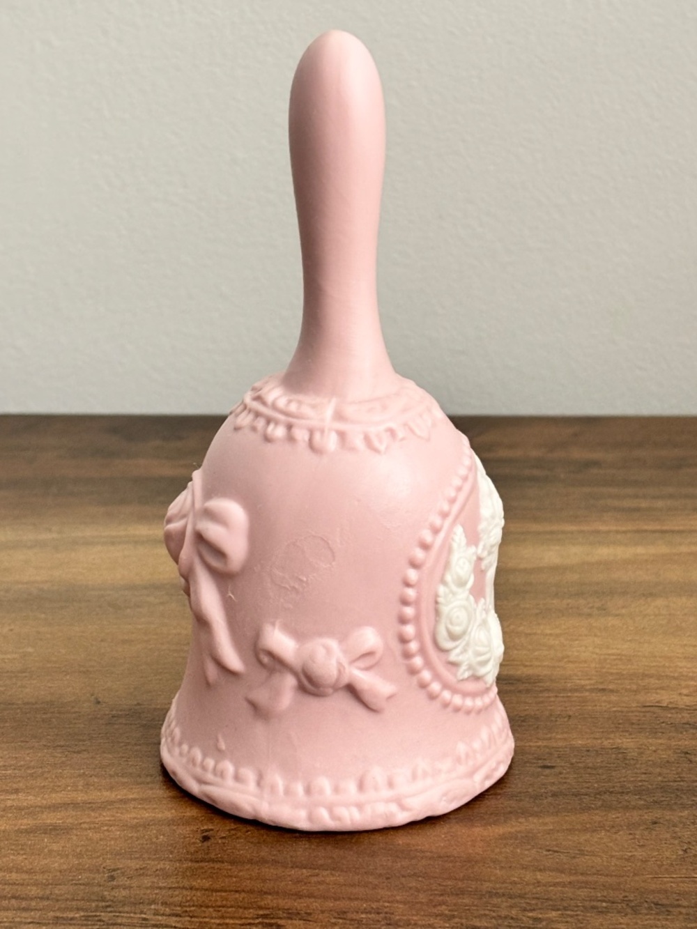 VINTAGE Pink Bell Jasperware Porcelain White Ivory Cameo Lady Woman Roses Bows - Picture 6 of 8